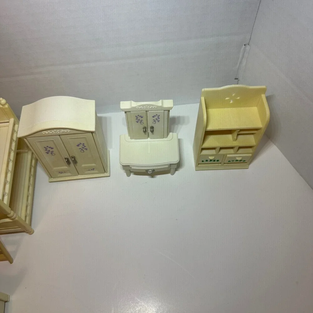 Vintage Sylvanian Families Bedroom Furniture Lot 13 Pieces Beds Vanity